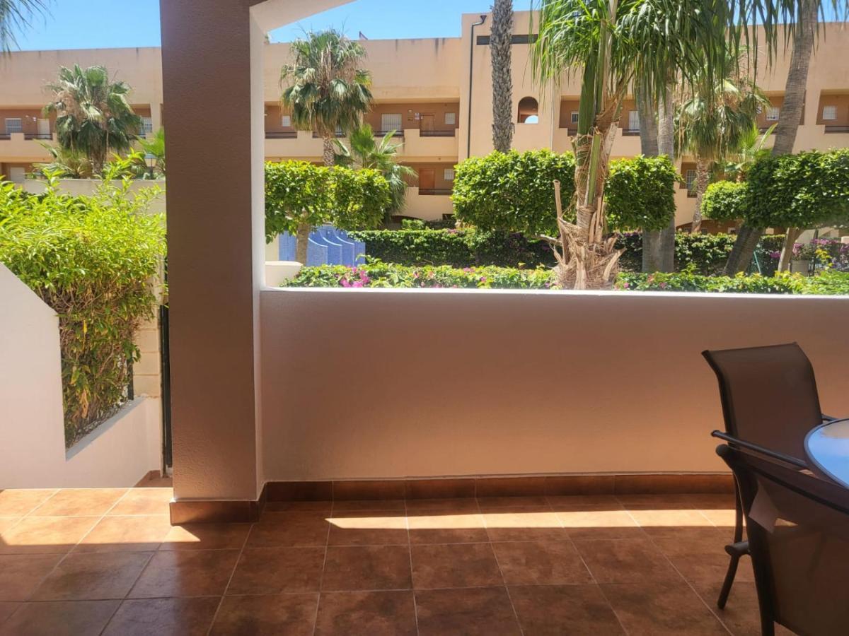¡Bajo Precioso Con Salida Directa A La Piscina Comunitaria En Paraiso De Vera! Bagian luar foto
